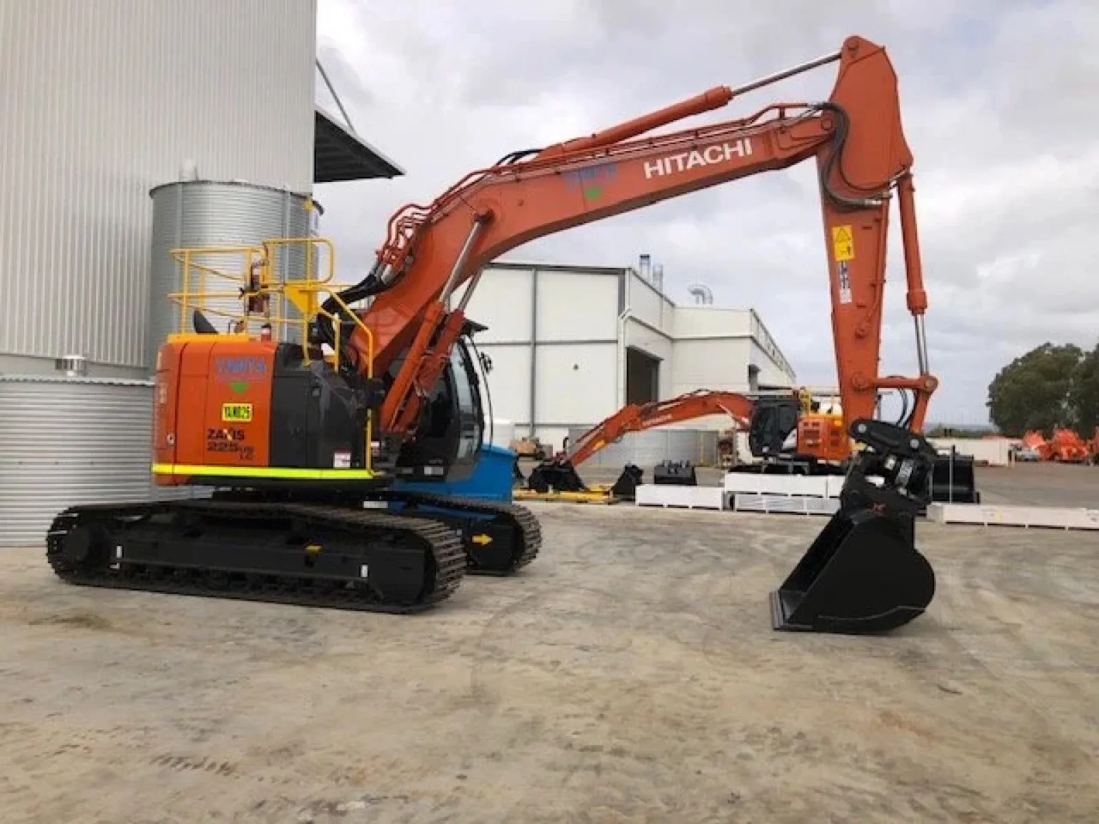 Hitachi ZX225USLC-5B Excavator 25T