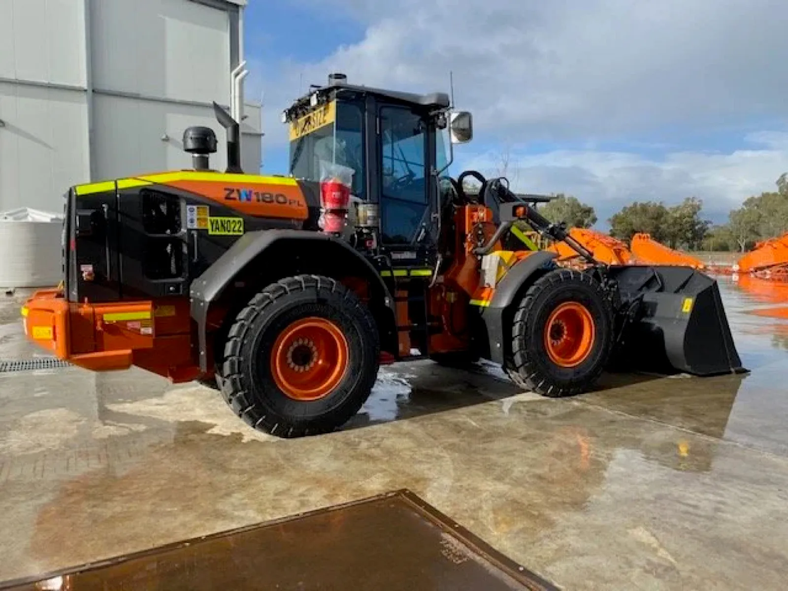 Hitachi ZW180-5 PL Loader — Integrated Tool Carrier
