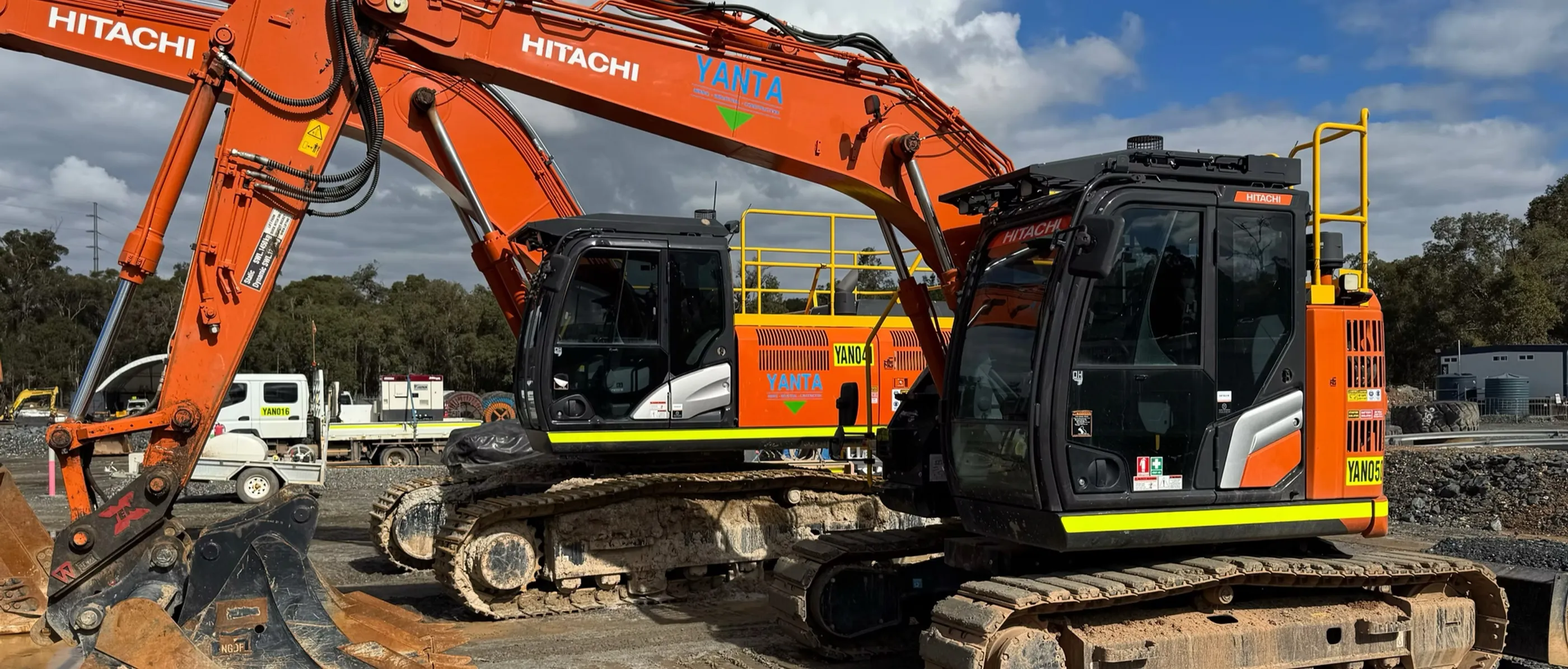 Yanta-branded Hitachi excavators and support plant lined up in the yard
